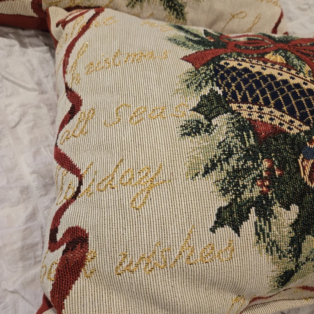 Set of 2 Holiday Accent Pillows – 12